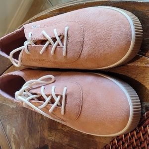 BRAND NEW TOMS CARMEL SAND PINK SUEDE SNEAKERS